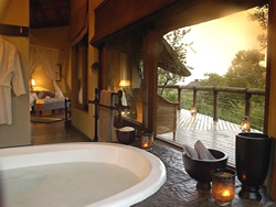Suite bathroom Tuningi Safari Lodge
